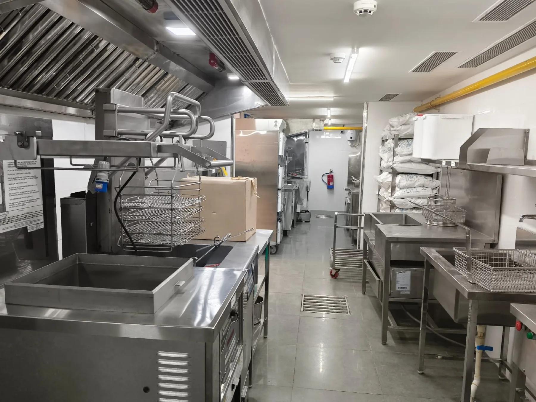 Commercial kitchen showing DeMakers engineering and MEP execution
